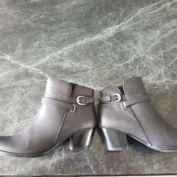 Boots - Picture 2 of 8